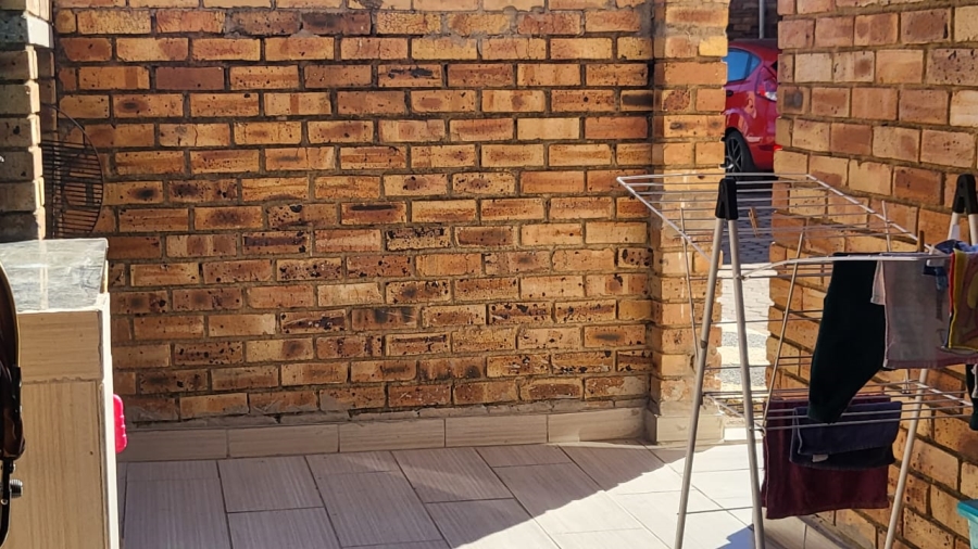 2 Bedroom Property for Sale in Witpoortjie Gauteng