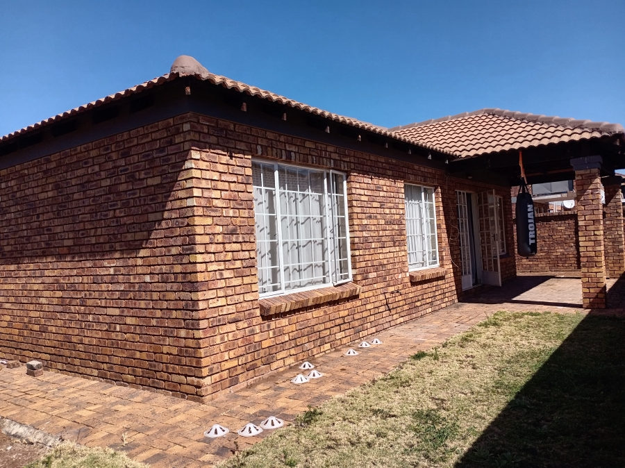 To Let 3 Bedroom Property for Rent in Andeon AH Gauteng