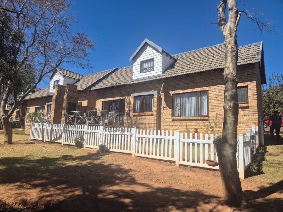 3 Bedroom Property for Sale in Noordheuwel Gauteng