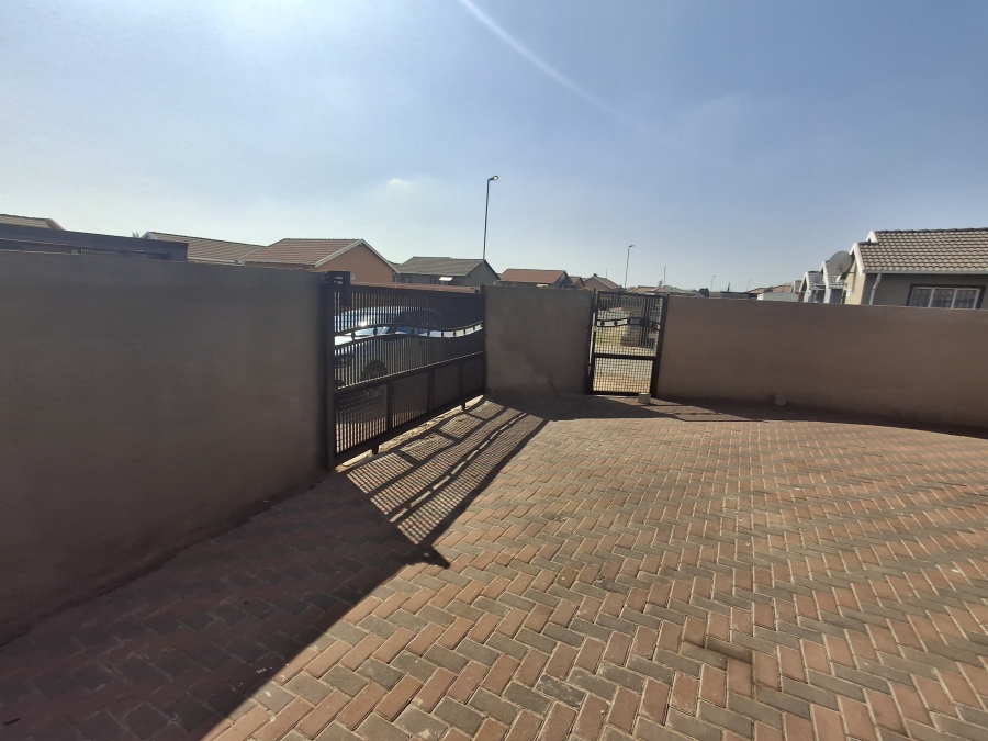 3 Bedroom Property for Sale in Windmill Park Gauteng