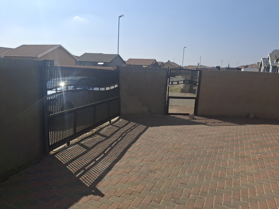 3 Bedroom Property for Sale in Windmill Park Gauteng