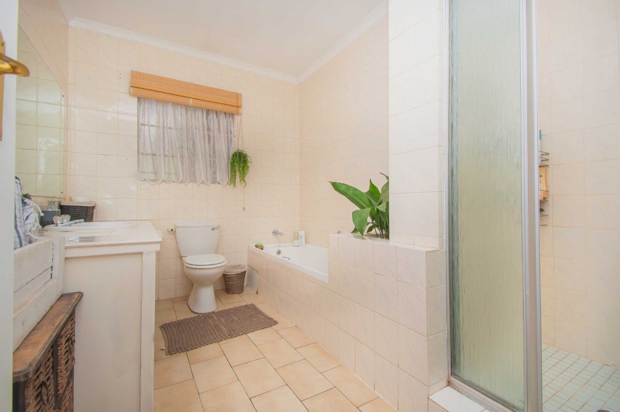 4 Bedroom Property for Sale in Strubensvallei Gauteng