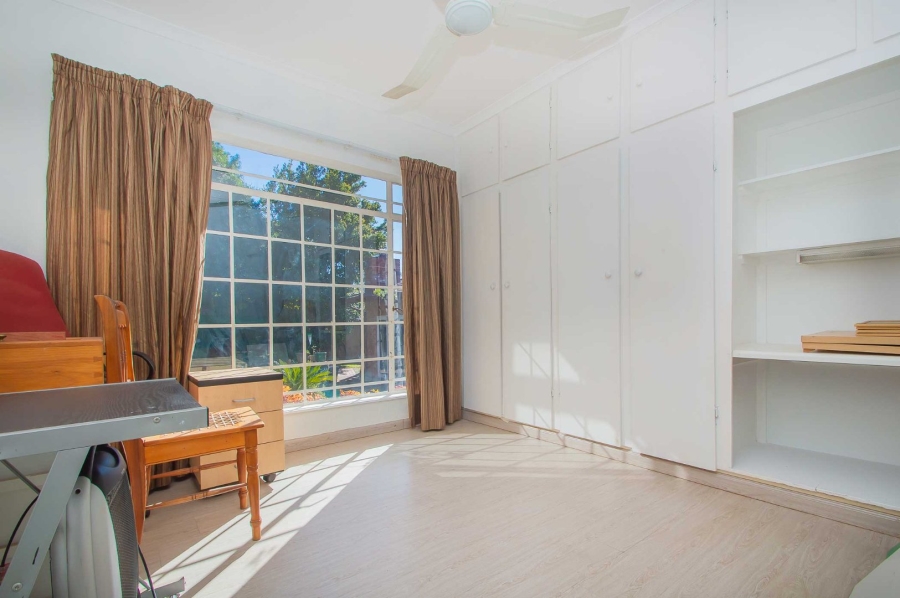 4 Bedroom Property for Sale in Strubensvallei Gauteng