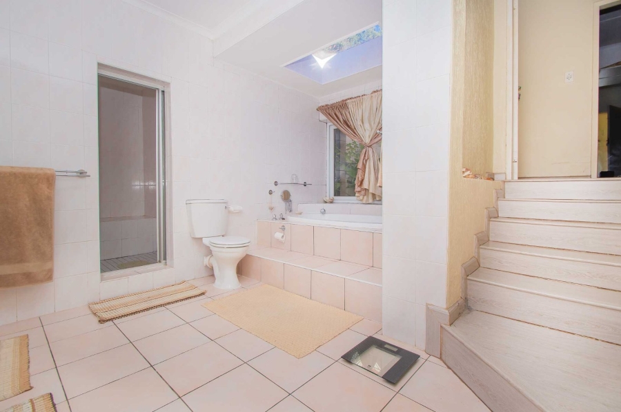 4 Bedroom Property for Sale in Strubensvallei Gauteng