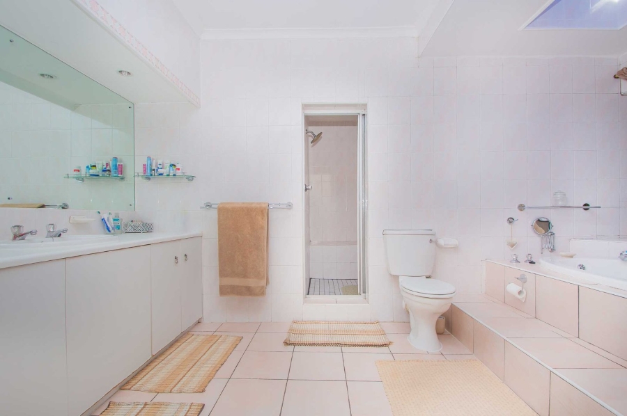 4 Bedroom Property for Sale in Strubensvallei Gauteng