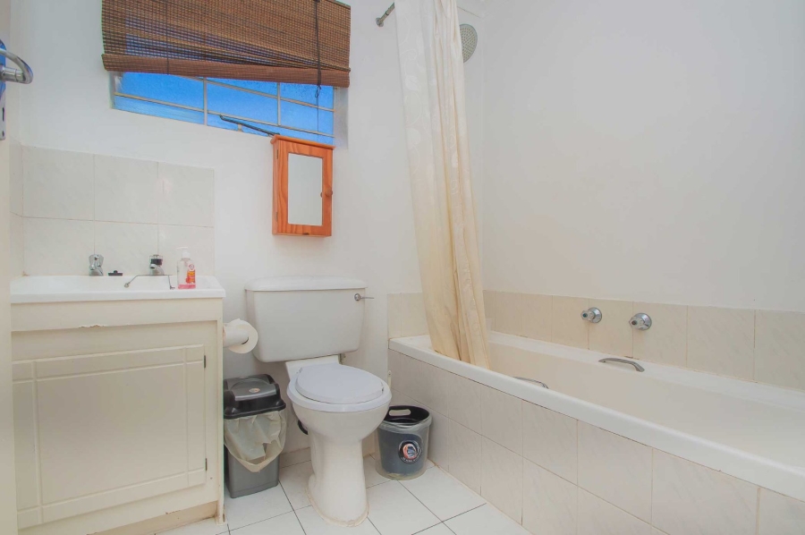 4 Bedroom Property for Sale in Strubensvallei Gauteng