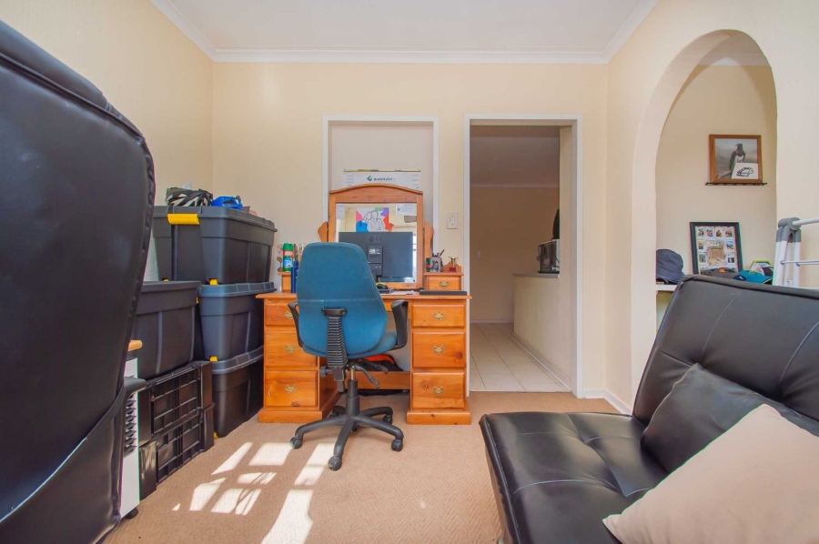 4 Bedroom Property for Sale in Strubensvallei Gauteng