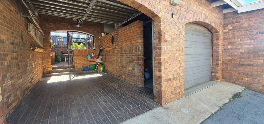 3 Bedroom Property for Sale in Lambton Gauteng