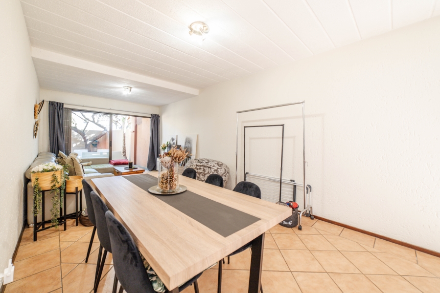To Let 2 Bedroom Property for Rent in Douglasdale Gauteng