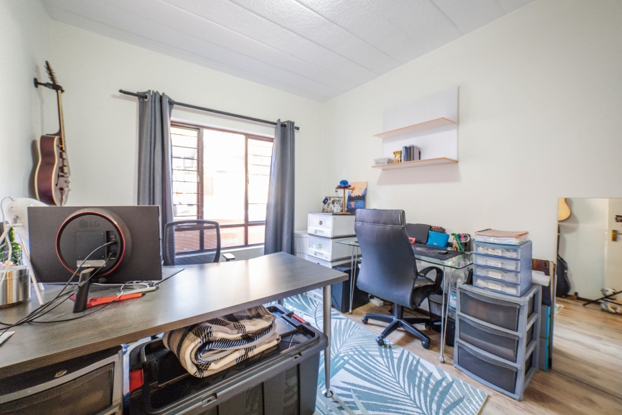 To Let 2 Bedroom Property for Rent in Douglasdale Gauteng