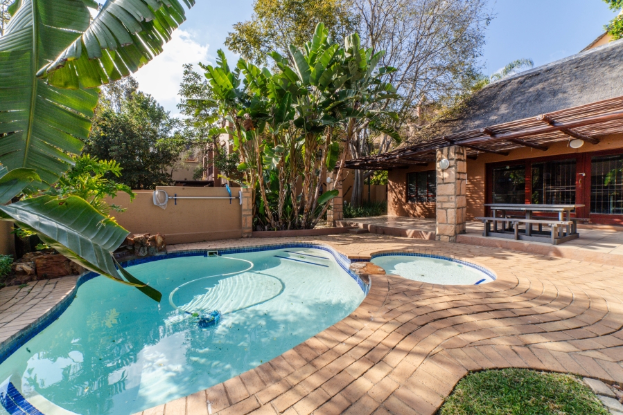 To Let 2 Bedroom Property for Rent in Douglasdale Gauteng