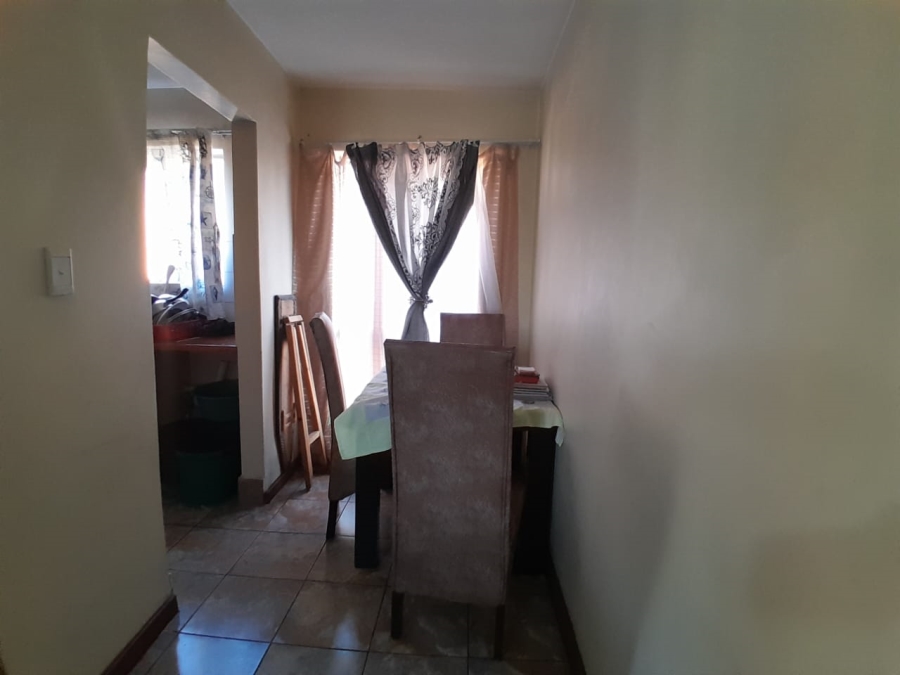 1 Bedroom Property for Sale in Silver Lakes Gauteng