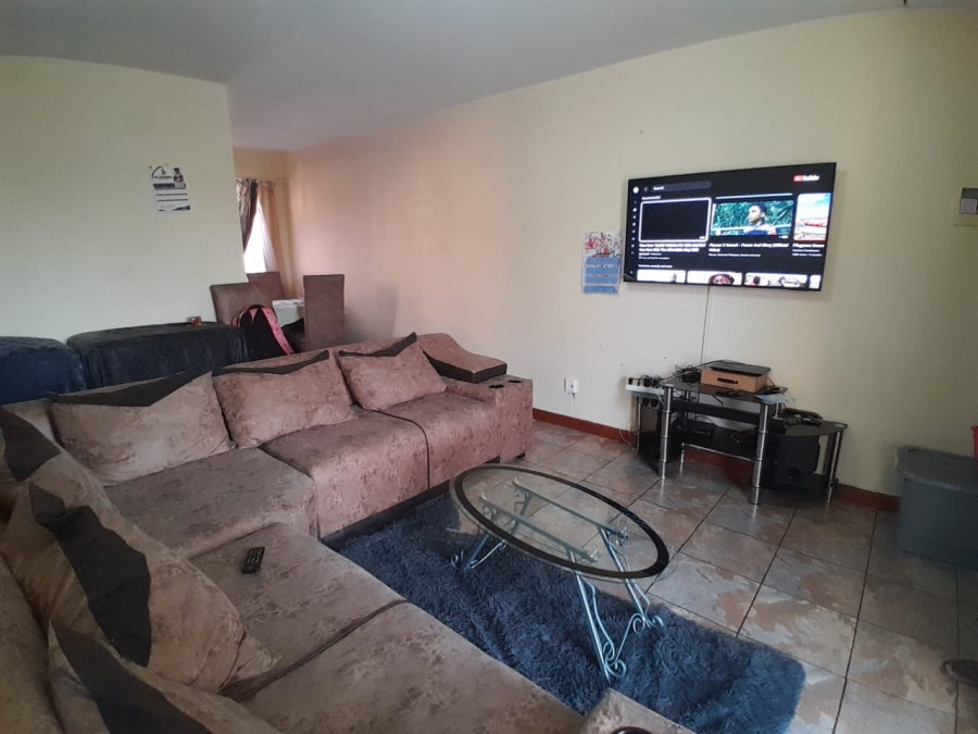 1 Bedroom Property for Sale in Silver Lakes Gauteng