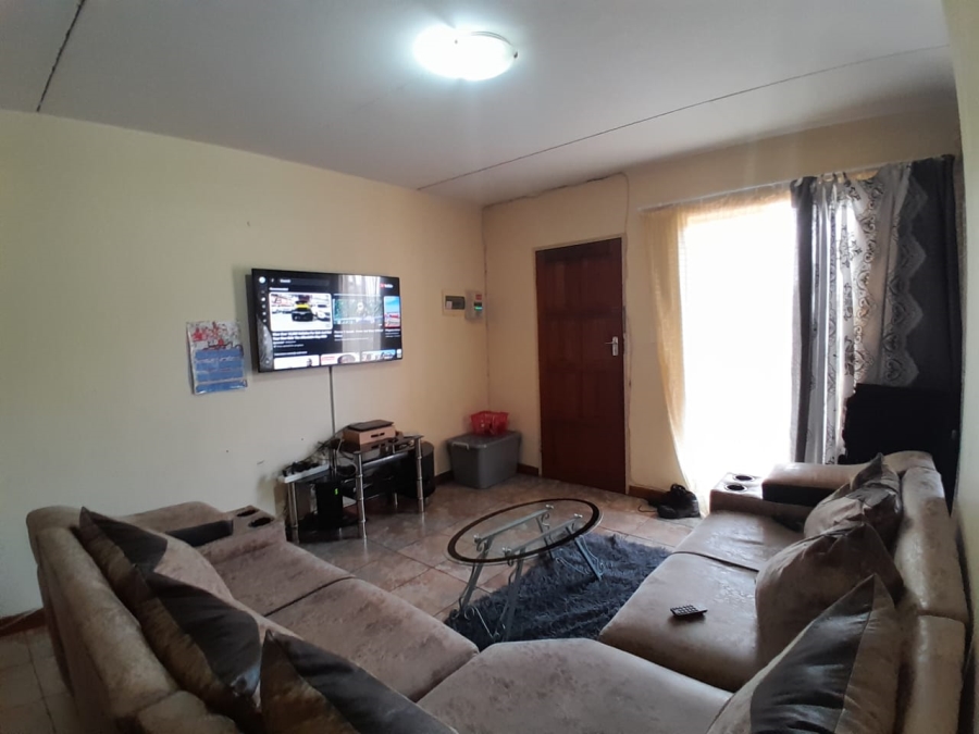 1 Bedroom Property for Sale in Silver Lakes Gauteng