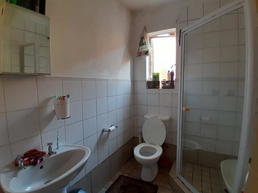 1 Bedroom Property for Sale in Silver Lakes Gauteng
