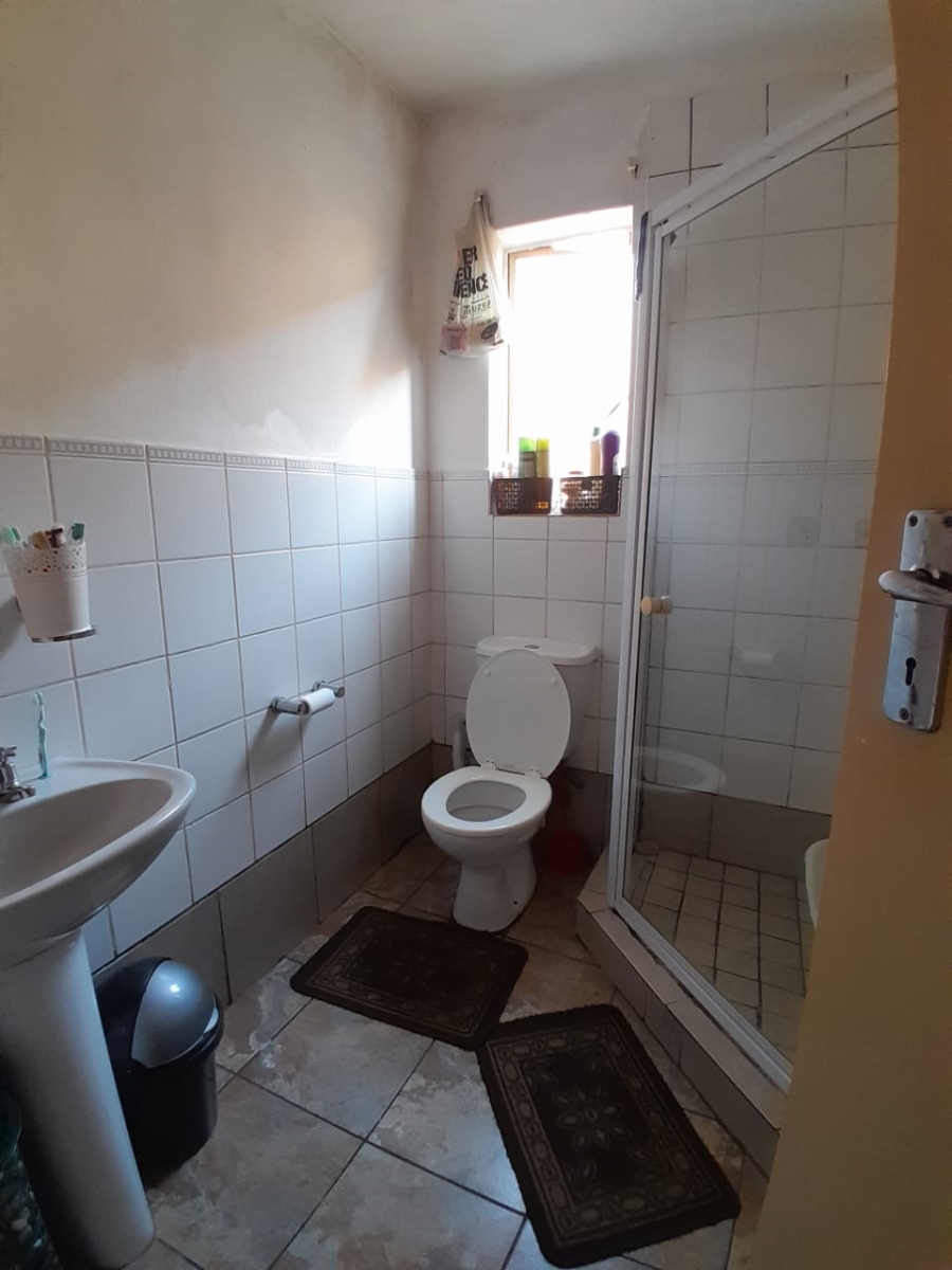 1 Bedroom Property for Sale in Silver Lakes Gauteng