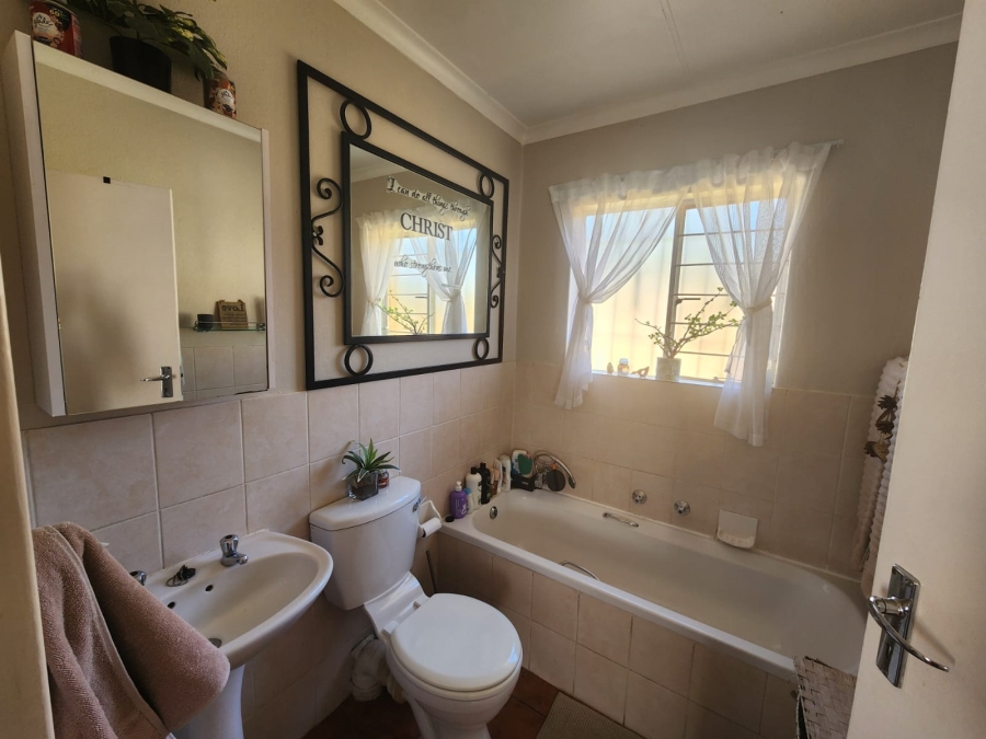 2 Bedroom Property for Sale in Radiokop Gauteng