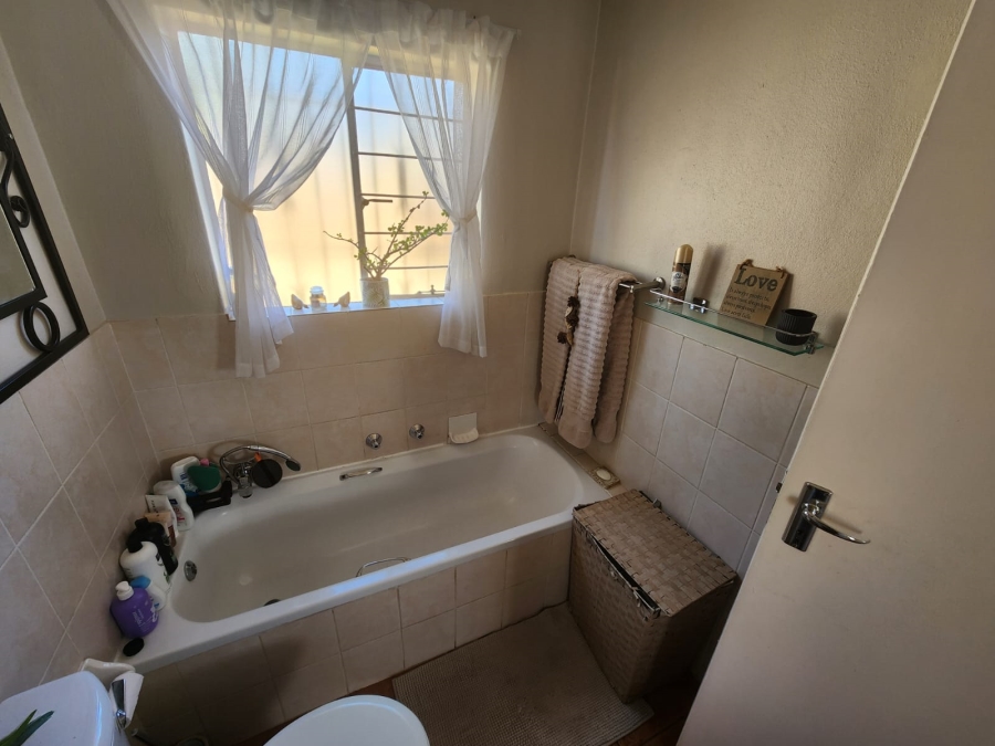 2 Bedroom Property for Sale in Radiokop Gauteng