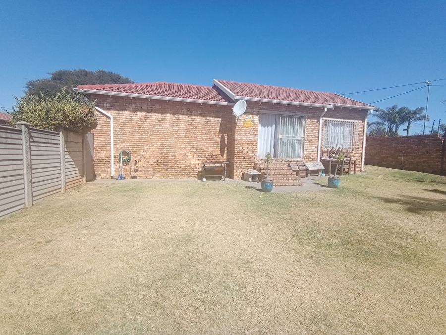 2 Bedroom Property for Sale in Radiokop Gauteng