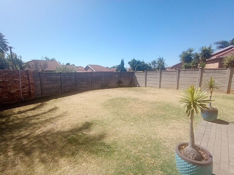 2 Bedroom Property for Sale in Radiokop Gauteng
