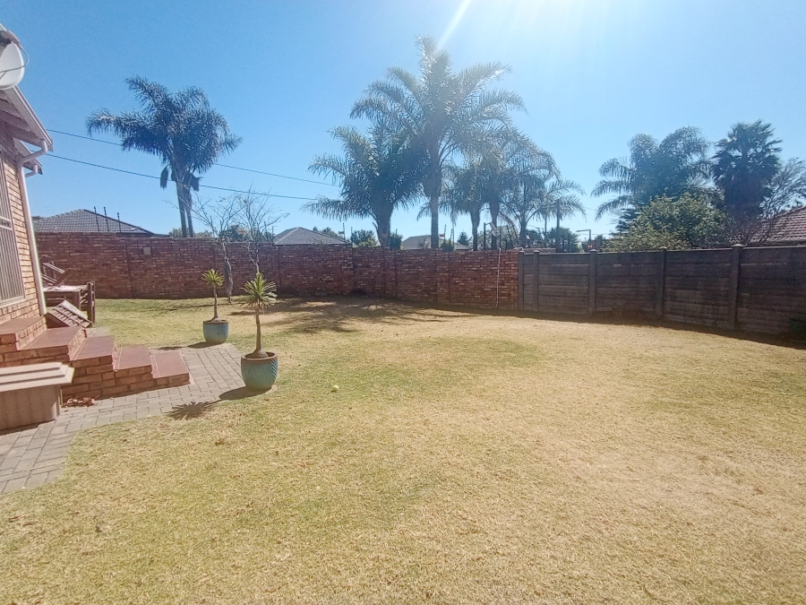 2 Bedroom Property for Sale in Radiokop Gauteng