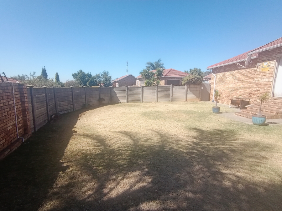 2 Bedroom Property for Sale in Radiokop Gauteng