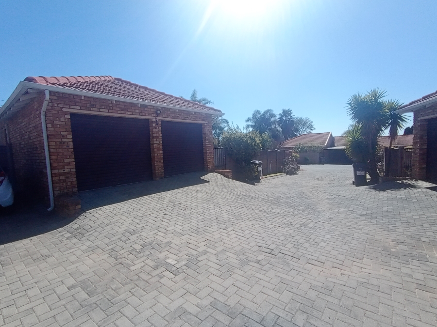 2 Bedroom Property for Sale in Radiokop Gauteng