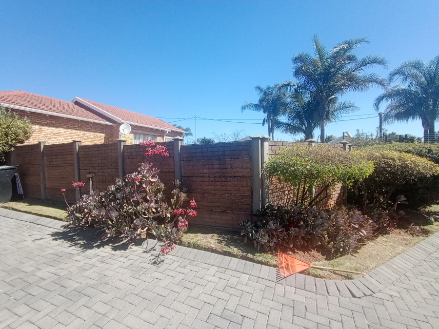 2 Bedroom Property for Sale in Radiokop Gauteng
