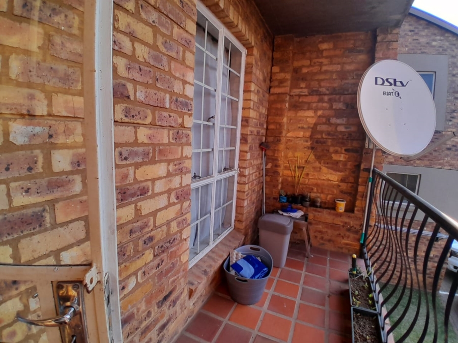 1 Bedroom Property for Sale in Silver Lakes Gauteng