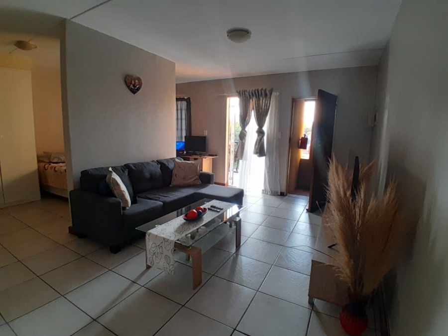 1 Bedroom Property for Sale in Silver Lakes Gauteng