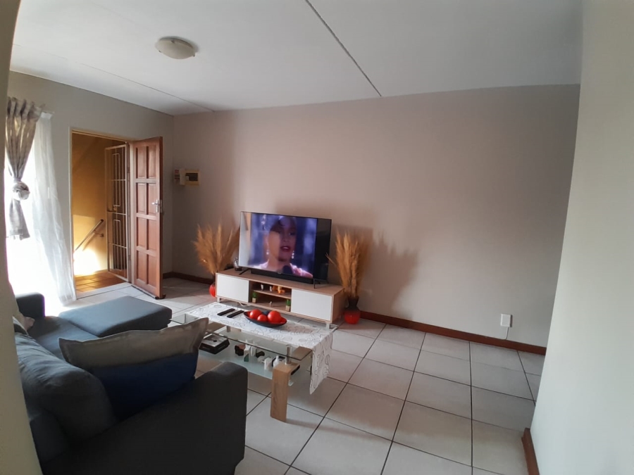 1 Bedroom Property for Sale in Silver Lakes Gauteng