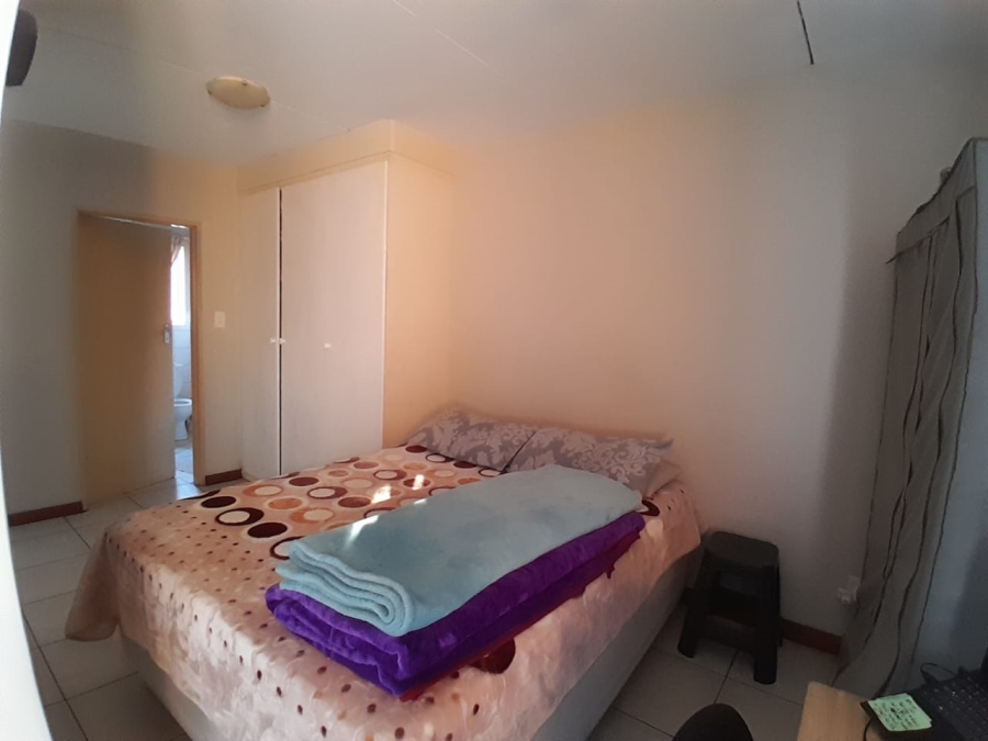 1 Bedroom Property for Sale in Silver Lakes Gauteng