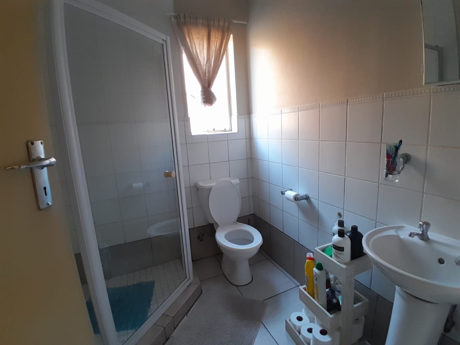 1 Bedroom Property for Sale in Silver Lakes Gauteng