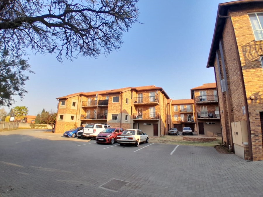 1 Bedroom Property for Sale in Silver Lakes Gauteng
