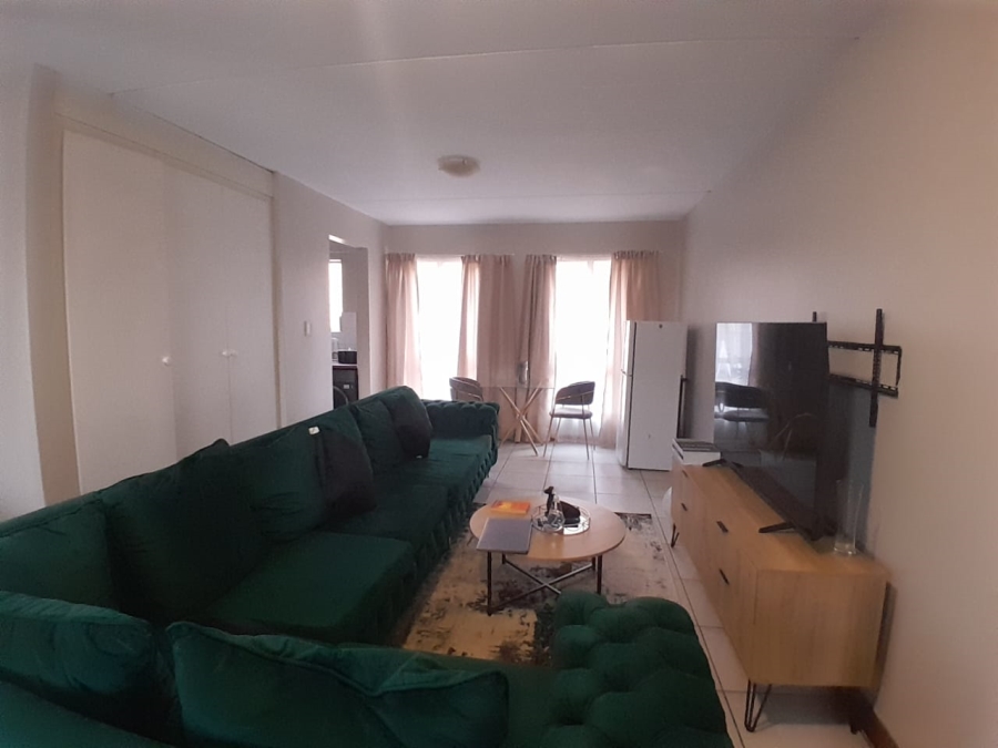 1 Bedroom Property for Sale in Silver Lakes Gauteng