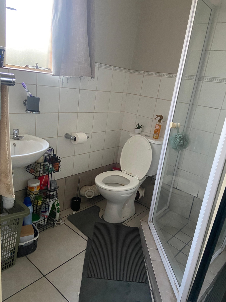 1 Bedroom Property for Sale in Silver Lakes Gauteng