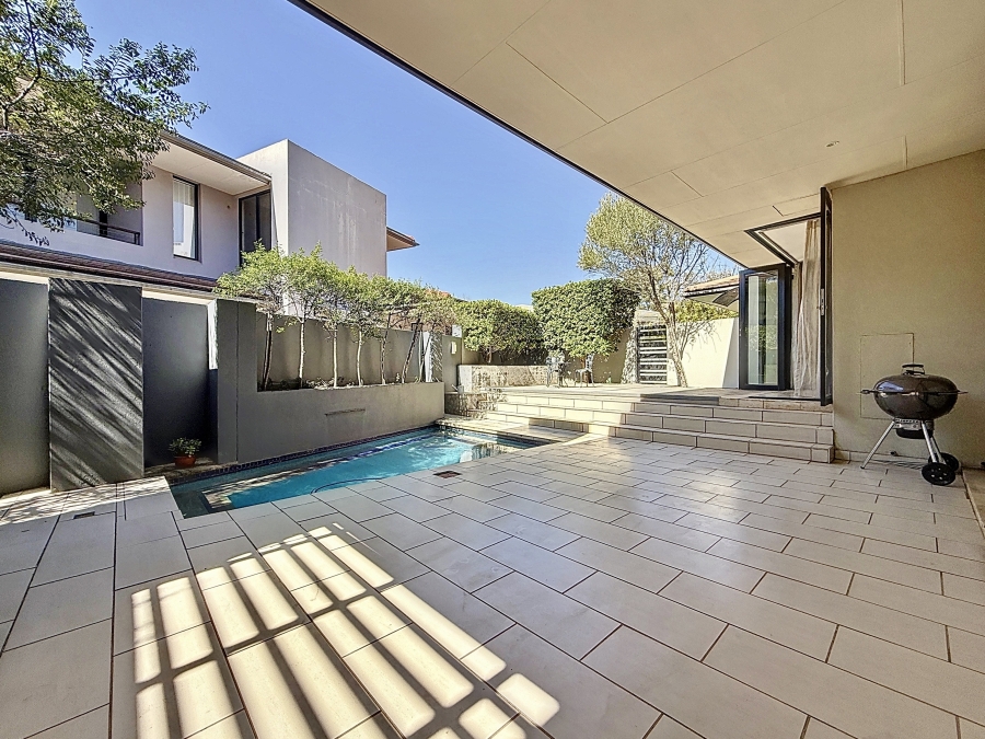 2 Bedroom Property for Sale in Lombardy Estate Gauteng