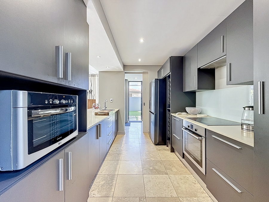 2 Bedroom Property for Sale in Lombardy Estate Gauteng