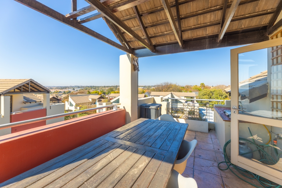 2 Bedroom Property for Sale in Lonehill Gauteng