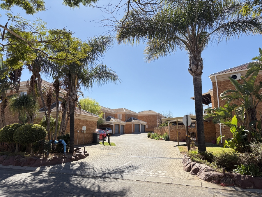 3 Bedroom Property for Sale in Honeydew Ridge Gauteng