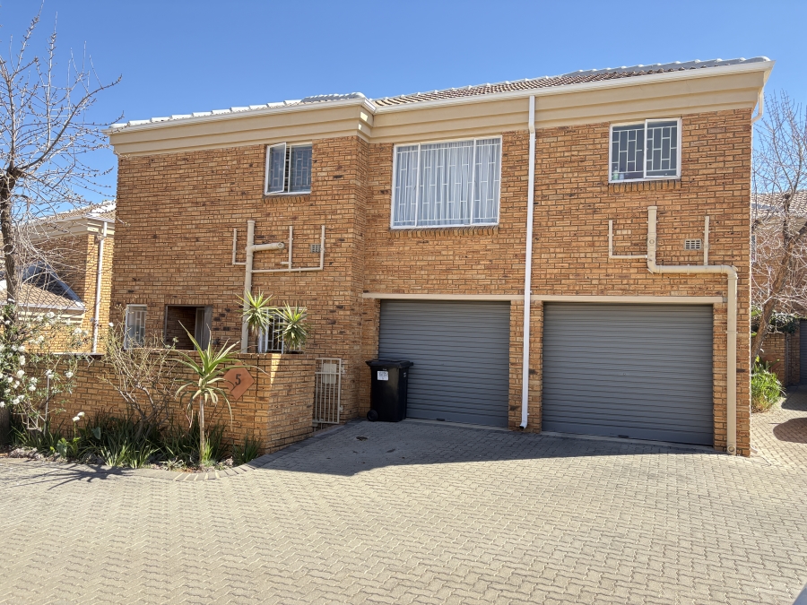3 Bedroom Property for Sale in Honeydew Ridge Gauteng