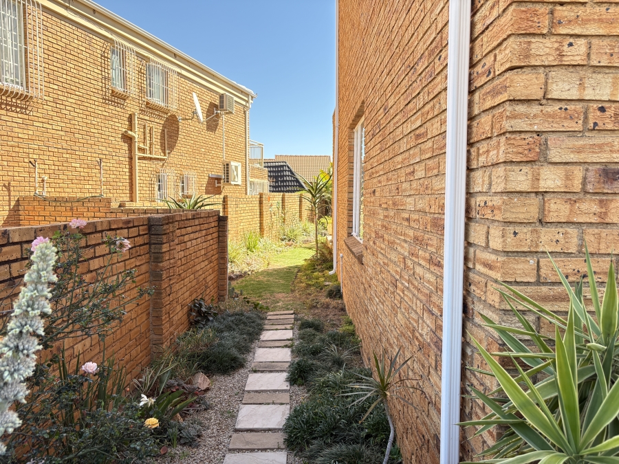 3 Bedroom Property for Sale in Honeydew Ridge Gauteng