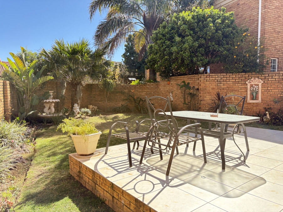 3 Bedroom Property for Sale in Honeydew Ridge Gauteng