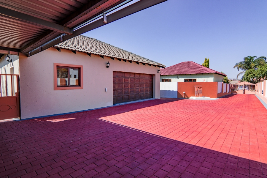 3 Bedroom Property for Sale in Thatchfield Estate Gauteng