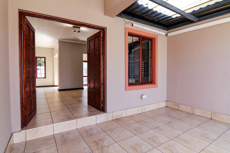 3 Bedroom Property for Sale in Thatchfield Estate Gauteng
