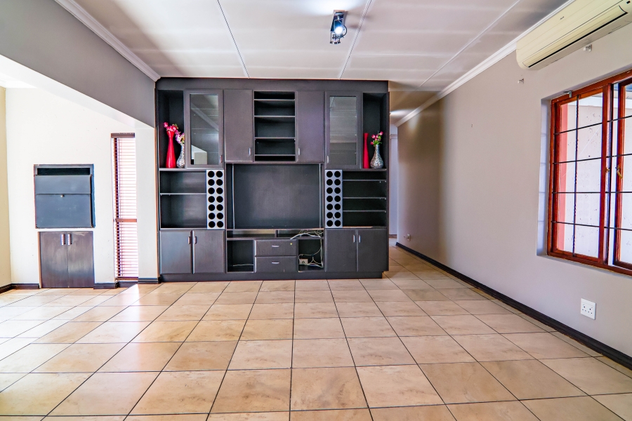 3 Bedroom Property for Sale in Thatchfield Estate Gauteng