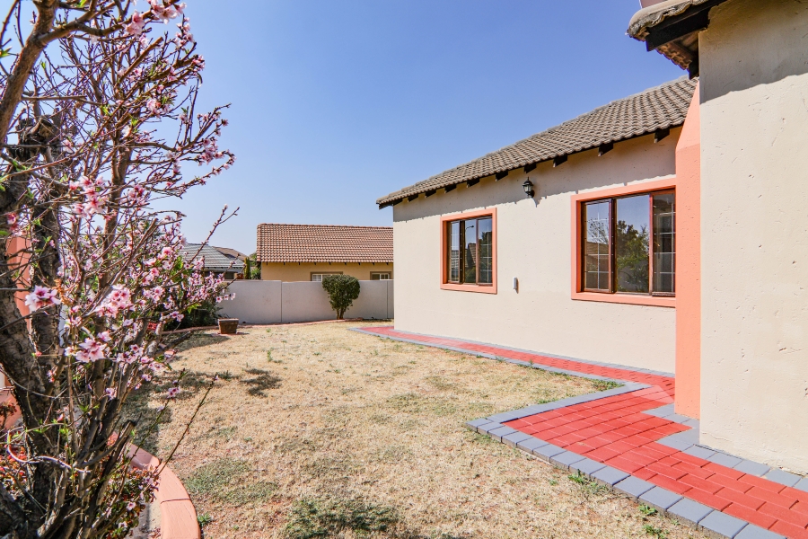3 Bedroom Property for Sale in Thatchfield Estate Gauteng