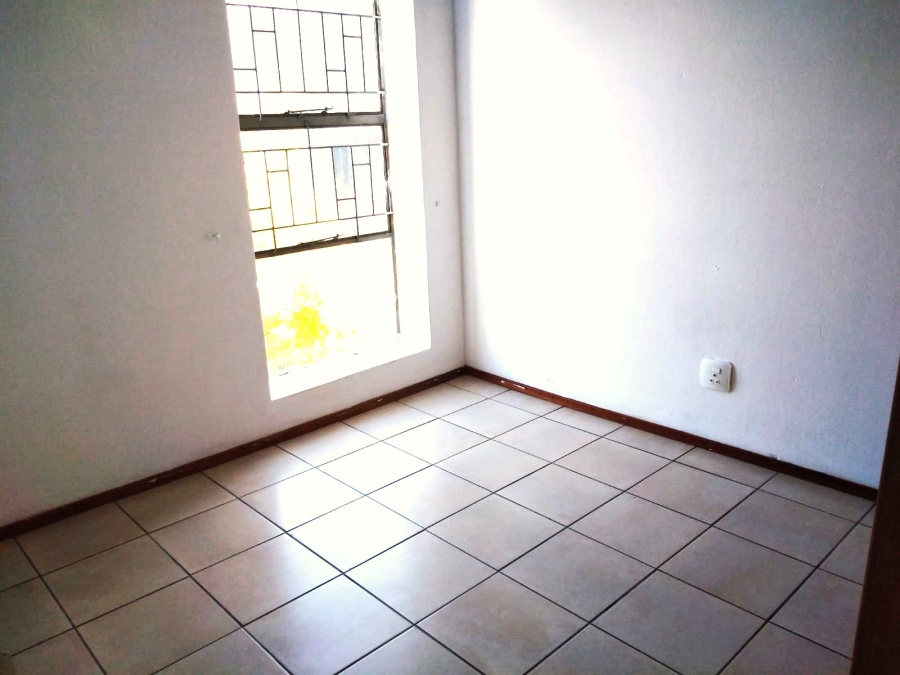 To Let 2 Bedroom Property for Rent in Noordheuwel Gauteng