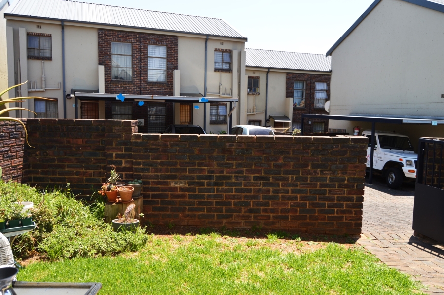 To Let 2 Bedroom Property for Rent in Noordheuwel Gauteng