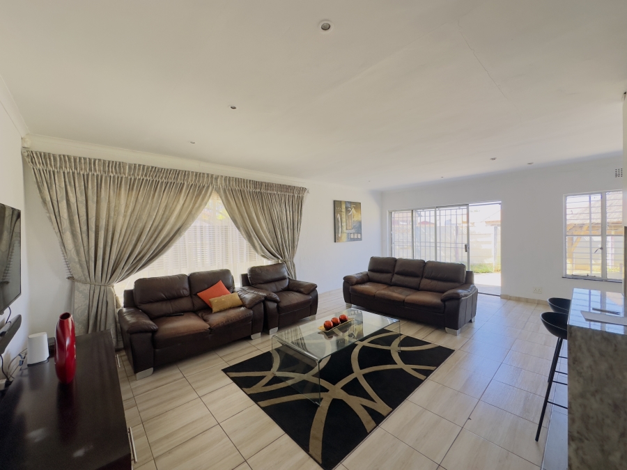 4 Bedroom Property for Sale in Verwoerdpark Gauteng